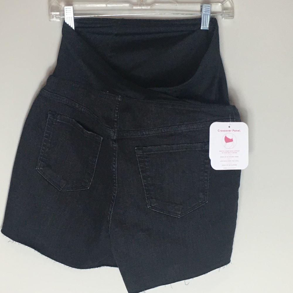 Isabel Maternity Black Shorts - Picture 4 of 6